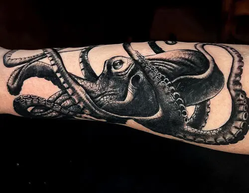 Blackwork tattoo in Panama — Shakti Tattoo Casco Antiguo